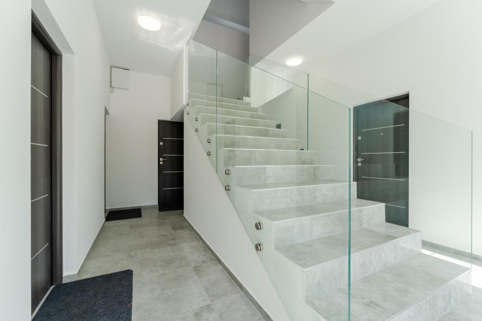 Apartamenty Ok'S - Blisko Centrum W Pelni Wyposazone - By Spaceapart Еленя-Гура Экстерьер фото